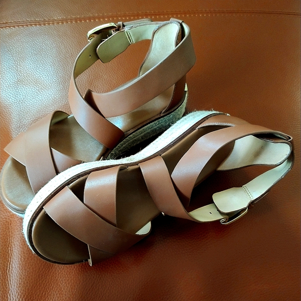 Michael Kors Darby leather sandal in luggage 7M EUC in box worn once.